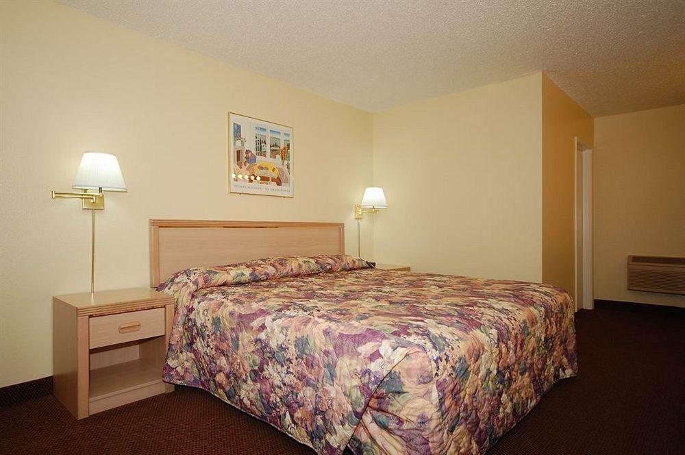 Bend Inn & Suites Room photo
